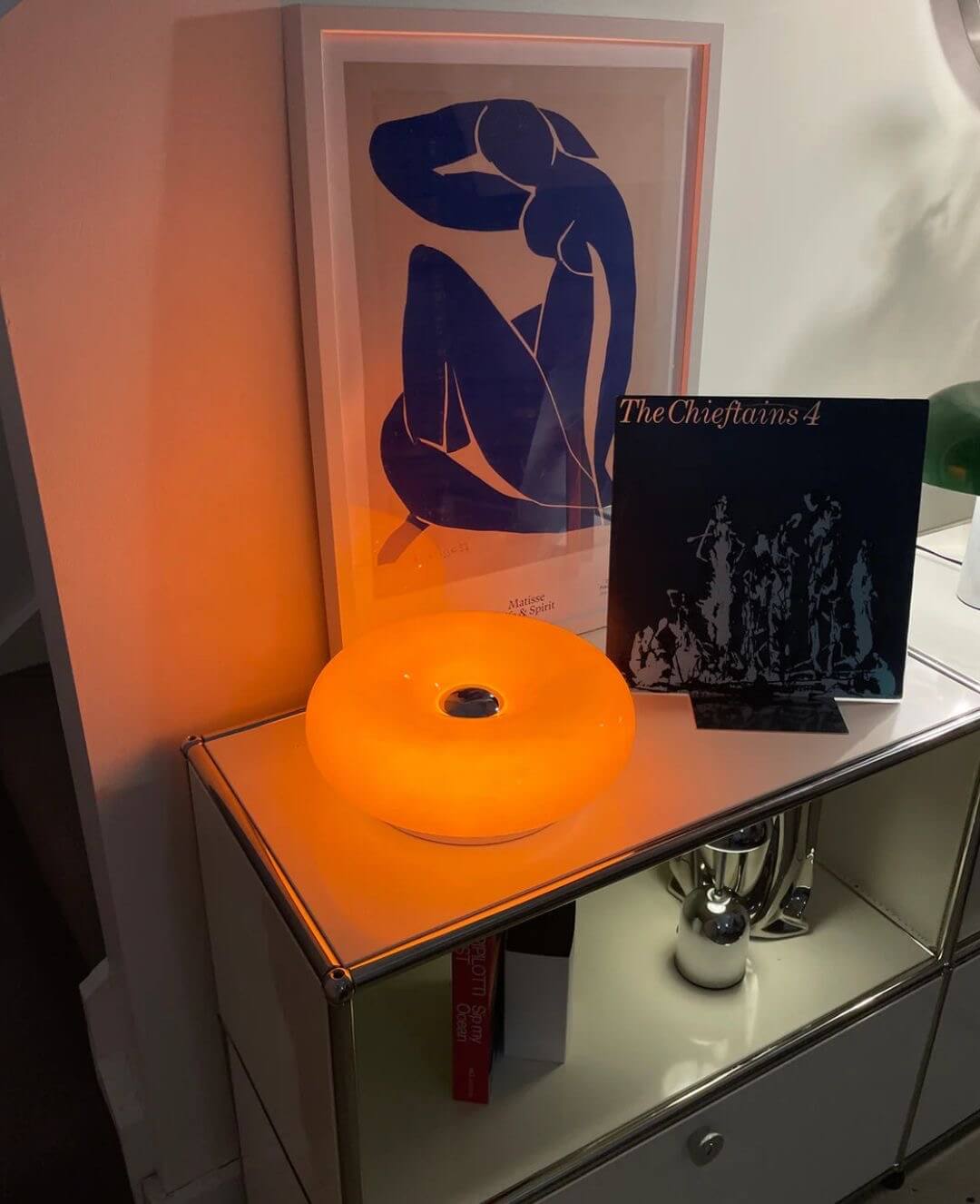 La Caza Cali Glownut Lamp – view 3